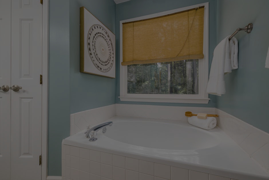 Feng Shui Tips for a Calming Bathroom Sanctuary