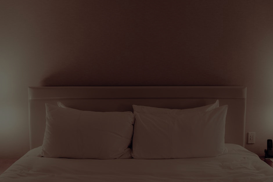 Transform Your Bedroom into a Sanctuary- Essential Feng Shui Ornaments for Restful Sleep